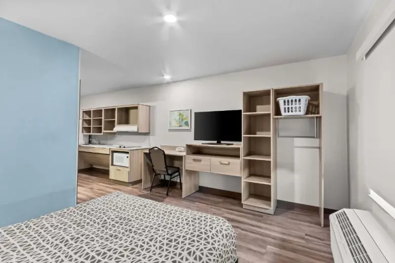 Queen Suite with Roll-In Shower - Disability Access/Non Smoking